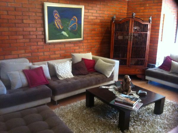 Hermoso departamento con vista al Rio Yanuncay. Ladrillo visto