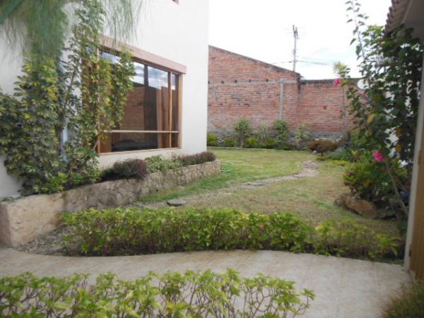 ELEGANTE Y AMPLIA VILLA, Sector Río Amarillo