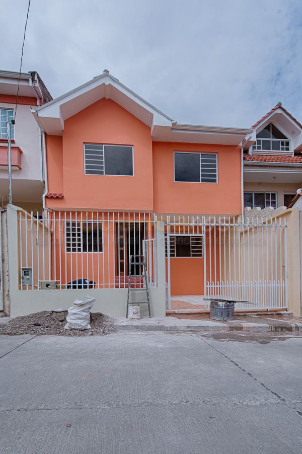 Vendo CASA URBANIZACION LA COLINA