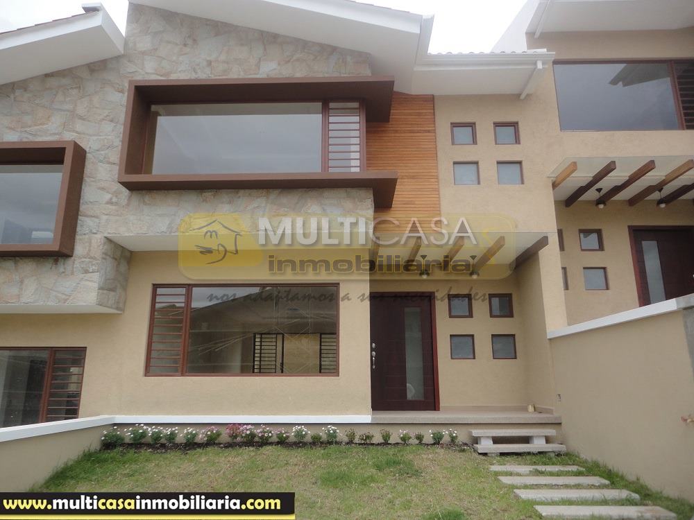 Venta de Casa en Urbanización Privada Por Estrenar a crédito por el sector Challuabamba Cuenca - Ecuador