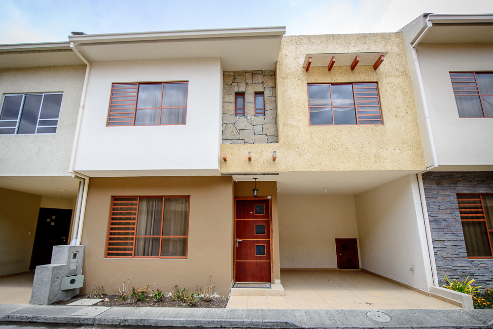 Arriendo Casa sector Atras SuperStock