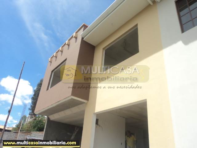 Venta de Hermosa Casa a crédito sector Simón Bolívar Cuenca-Ecuador