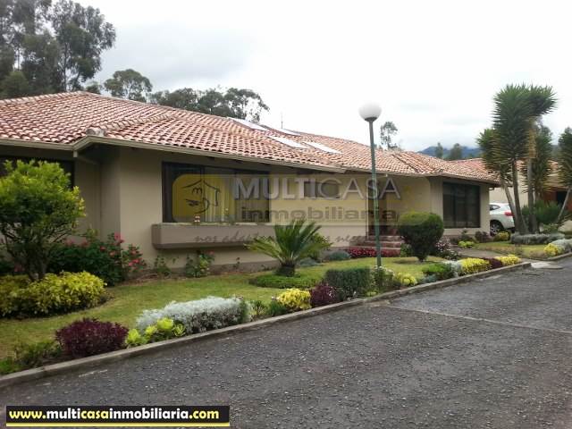 Casa Moderna en Venta a Crédito en Urbanización Privada sector Balzay Cuenca-Ecuador