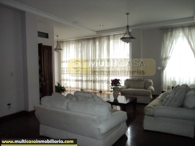 Casa Comercial en Venta a crédito sector Centro de la Ciudad Cuenca-Ecuador