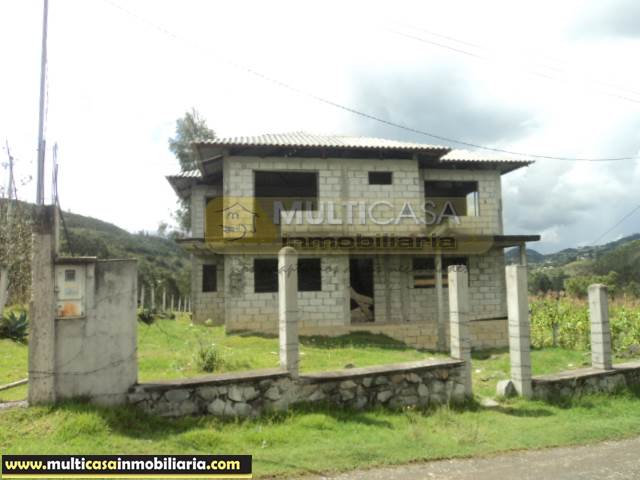 Venta de Terreno con Casa iniciada la construcción a crédito sector Santa Ana-El Chorro Cuenca-Ecuador
