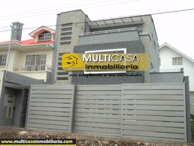 Venta de Hermosa Casa Rentera por estrenar de Tres Departamentos a crédito sector Colegio Santa Ana Cuenca-Ecuador