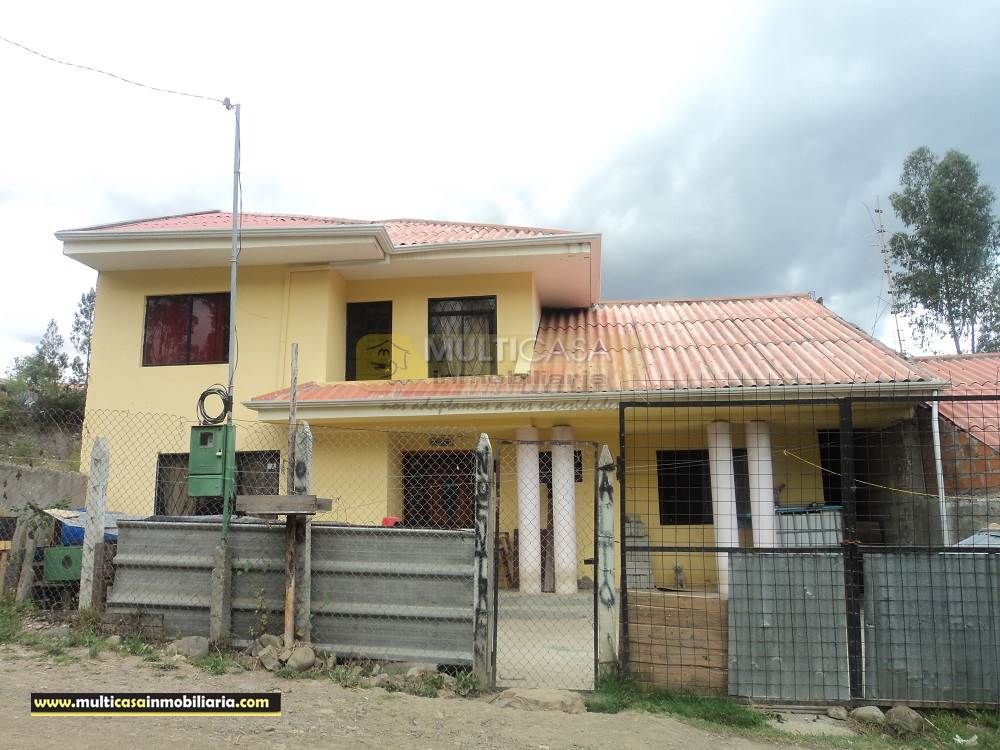 Venta de Hermosa Casa mas media agua a crédito sector Panamericana Norte Cuenca-Ecuador