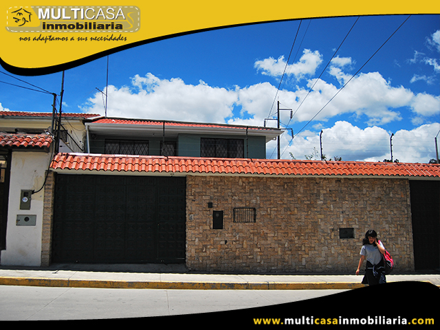 Casa Comercial de Tres departamentos en Venta a Crédito Sector Las Orquídeas Cuenca - Ecuador