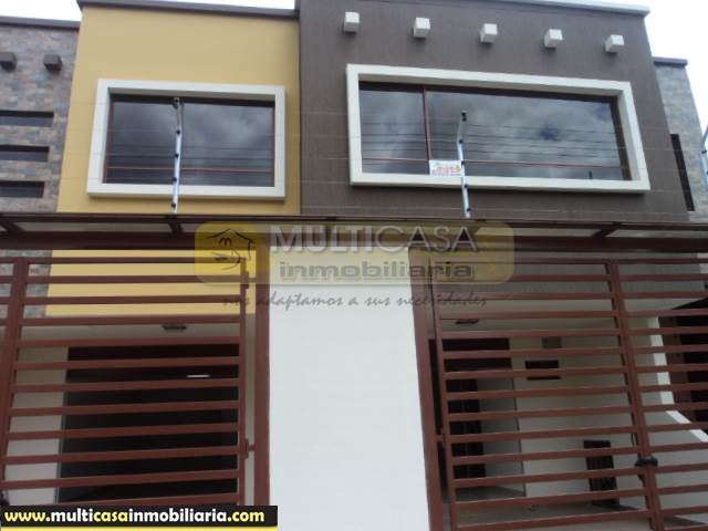Venta de Hermosa Casa comercial a crédito, dos locales y Garaje dos vehículos sector Ciudadela Simón Bolívar Cuenca - Ecuador