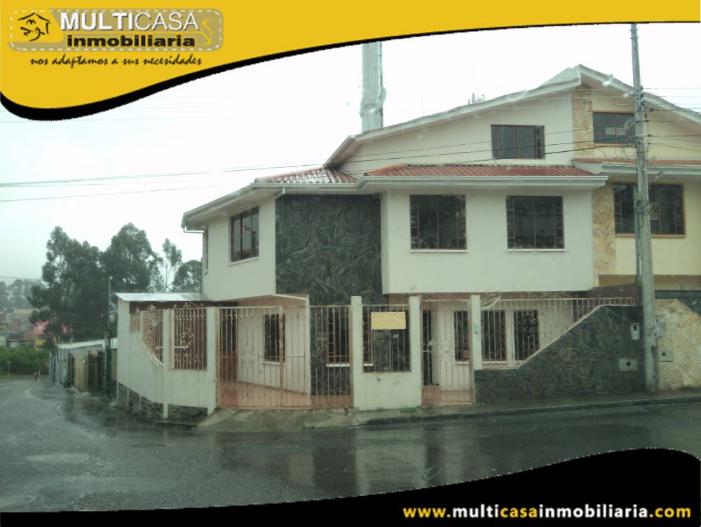 Arriendo Casa amplia  de tres Plantas Sector Las Orquídeas Cuenca-Ecuador