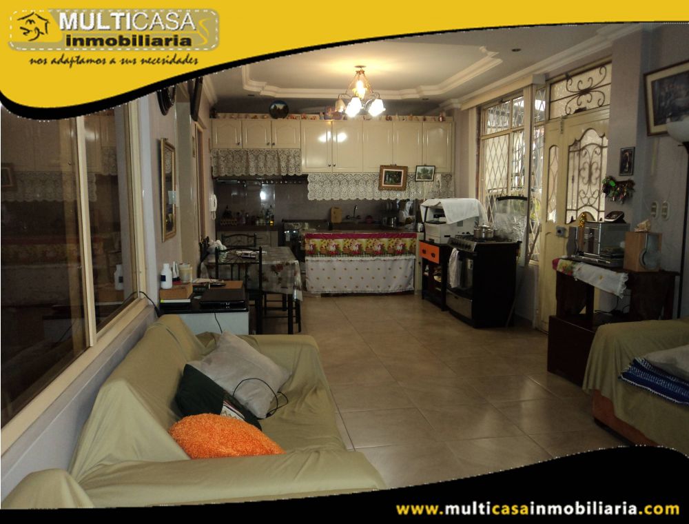 Casa de Seis Departamentos en Venta a Crédito Sector Av.10 de Agosto Cuenca - Ecuador