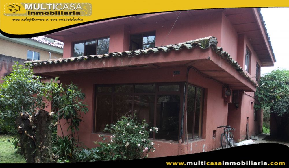 Arriendo hermosa Casa Comercial con garaje para Tres Vehiculos Sector El Estadio Cuenca-Ecuador