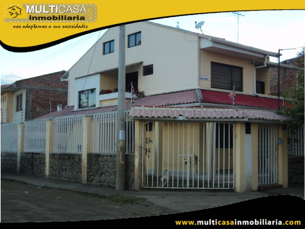 Venta de Hermosa casa a Crédito con espacio verde y garaje para tres Vehiculos Sector Coralcentro Cuenca-Ecuador