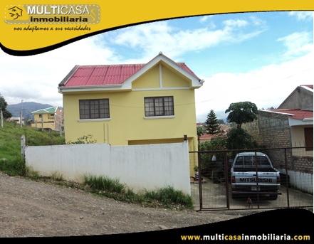 Casa en Venta con espacio verde a Crédito Sector Cdla. Simón Bolivar Cuenca-Ecuador