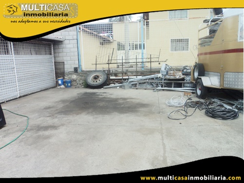 Casa en Venta a Crédito con Local Comercial y Departamento Sector Empresa Eléctrica Cuenca-Ecuador