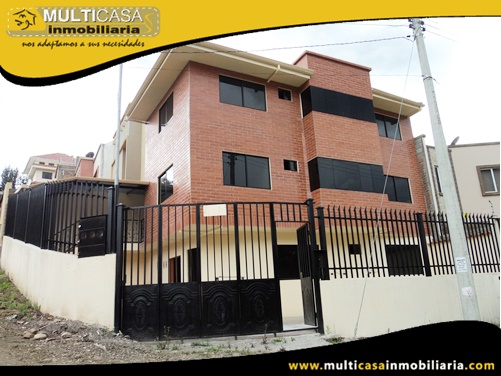 Casa en Venta a Crédito de Tres Departamentos Sector Control Sur Cuenca-Ecuador