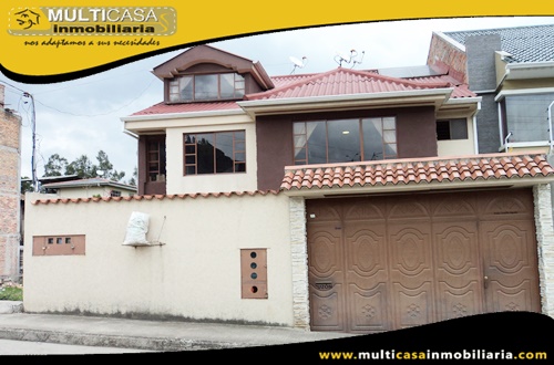 Casa Comercial en Venta a Crédito Tres departamentos Sector Circo Social Cuenca-Ecuador