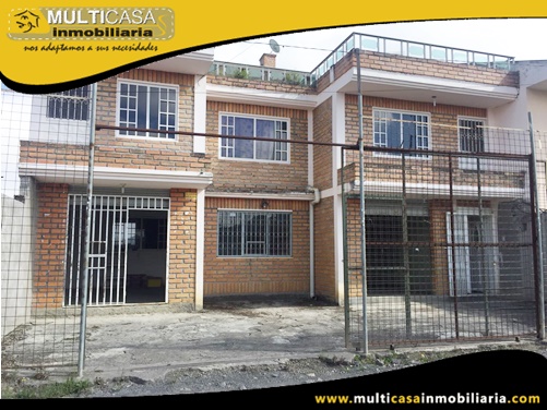 Casa en Venta a Crédito de Dos Locales Comerciales y Dos departamentos Sector Santa Ana-El Valle Cuenca-Ecuador