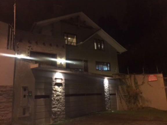 Vendo de Oportunidad Casa 3 Pisos Sector El Cebollar junto a Canal Dos (Abelardo J Andrade)