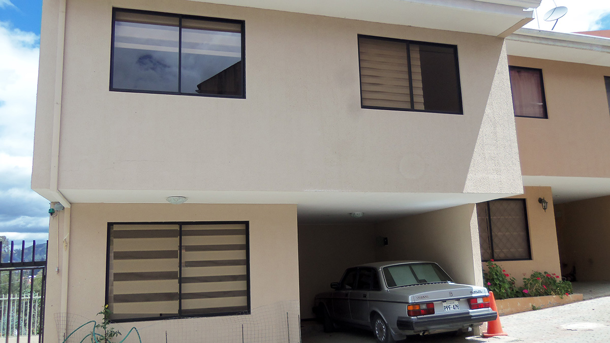 Casa de Venta en Condominio Girasoles N° 16 al Este de Cuenca