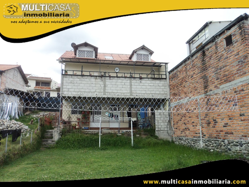 Casa Comercial con Dos Mini Departamentos y Amplio Espacio Verde en Venta a Crédito Sector Uncovia Cuenca-Ecuador