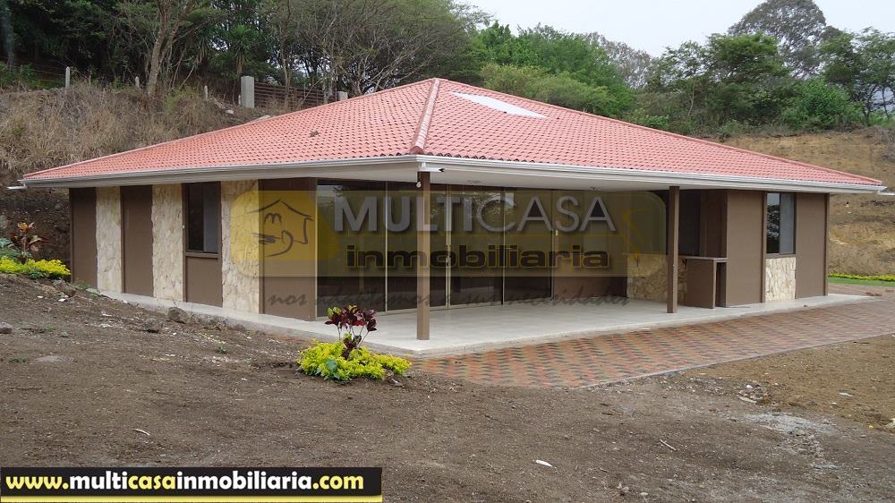 Quinta en Venta a crédito con amplio terreno sector de Yunguilla - Ecuador  
