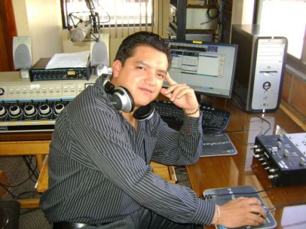 Radio La Roja 93.7FM 
