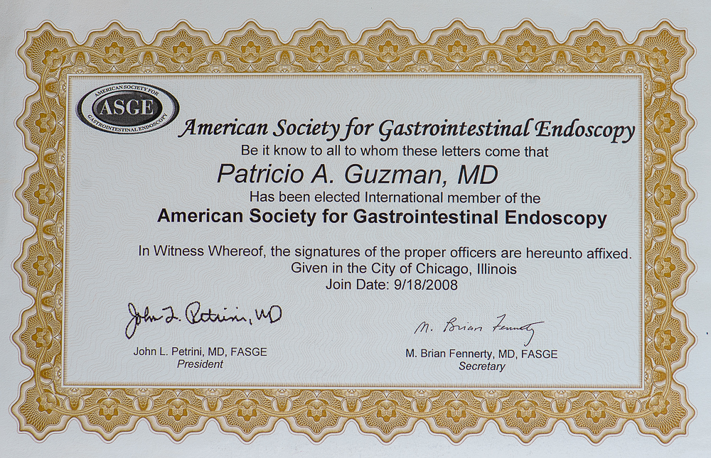 Dr.  Patricio   Abad Guzmán 
Gastroenterólogo 